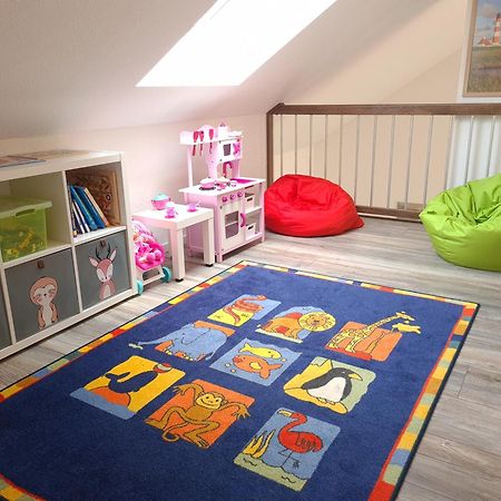 Haus Kustenbrise: Coastal Pet-Friendly Retreat with Garden, Sauna, and Fireplace Schweiburg Exterior photo