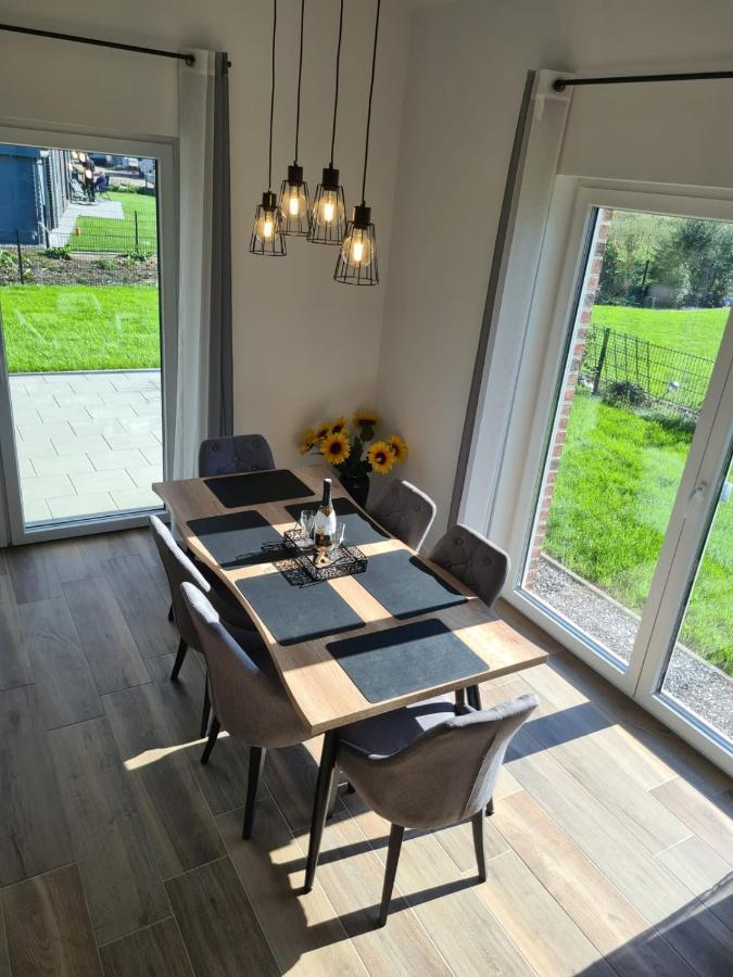 Haus Kustenbrise: Coastal Pet-Friendly Retreat with Garden, Sauna, and Fireplace Schweiburg Exterior photo