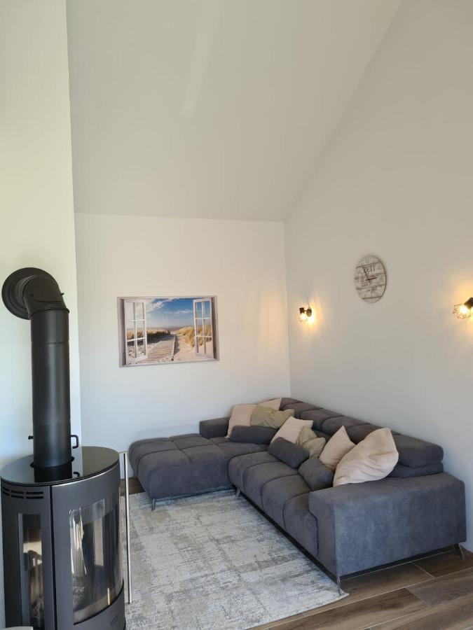 Haus Kustenbrise: Coastal Pet-Friendly Retreat with Garden, Sauna, and Fireplace Schweiburg Exterior photo