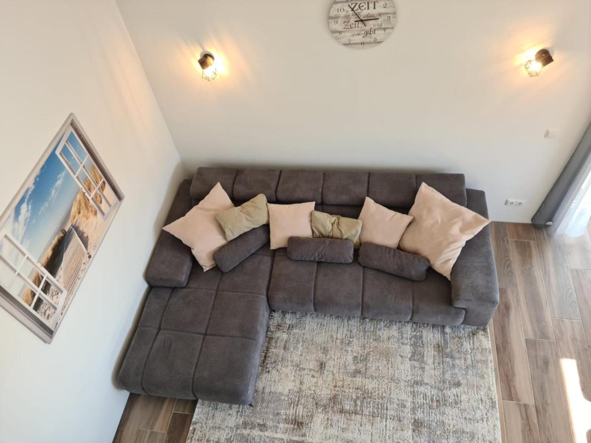 Haus Kustenbrise: Coastal Pet-Friendly Retreat with Garden, Sauna, and Fireplace Schweiburg Exterior photo