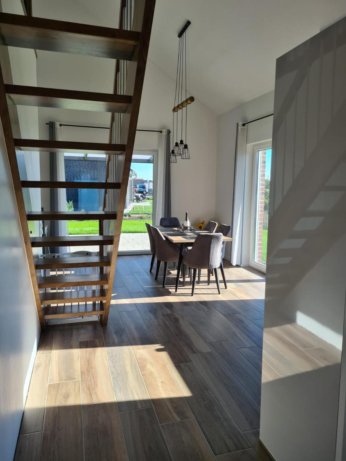 Haus Kustenbrise: Coastal Pet-Friendly Retreat with Garden, Sauna, and Fireplace Schweiburg Exterior photo
